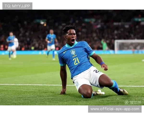 恩德里克连续突破撕防，里昂边路打出爆点，恩里克踢什么位置